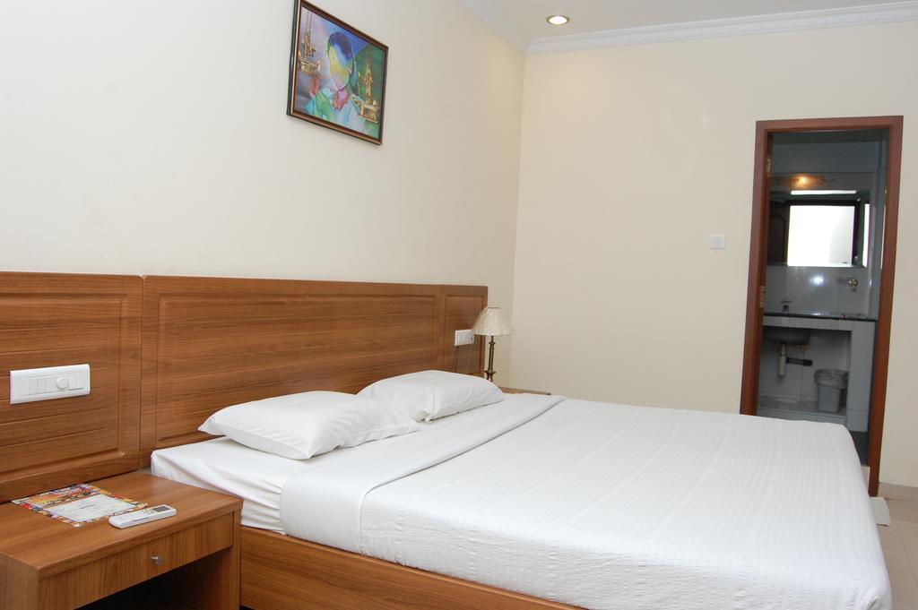 Hotel Sona'S Tiruchirappalli Szoba fotó