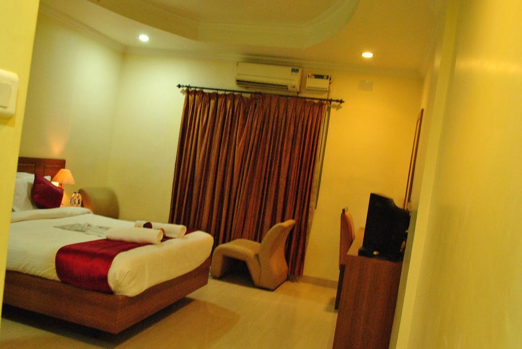Hotel Sona'S Tiruchirappalli Kültér fotó
